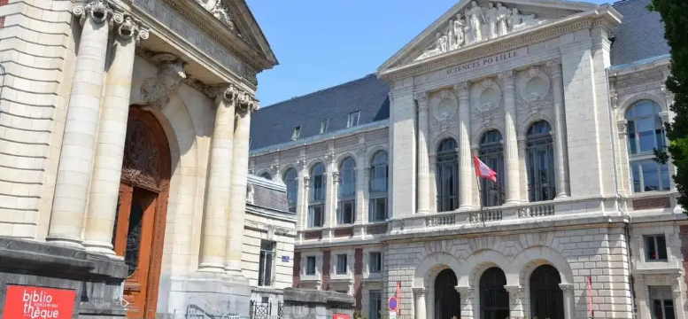 Ӣ����ѧ�׶����ξ���ѧԺ��������Ҫ������Щ��