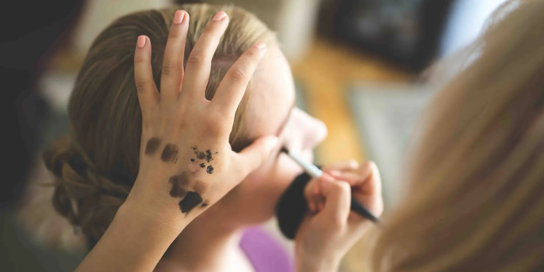 ���Ϊһ����ױʦ����ô��