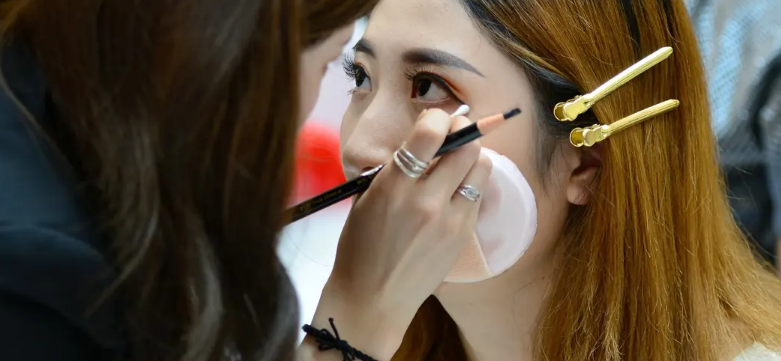 ��ױʦ����