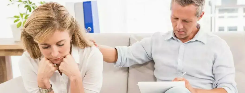 ������ѯʦ֤�麬���������ĸ�������ѯʦ֤�鿿�ף�