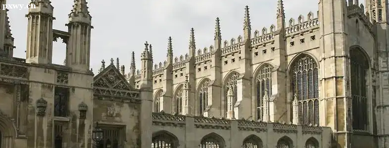 Ӣ����ѧ�׶ع���ѧԺһ�껨�Ѷ��٣�