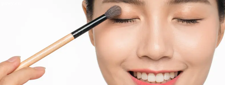 ѧ��ױ���Ҫ����Ǯ