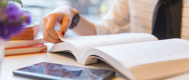 �����ר��ѧ����Ҫ����Ǯһ�꣬����רҵ����Щ