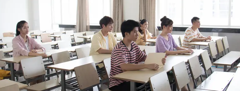 ���ѡ����˼��ѵѧУ