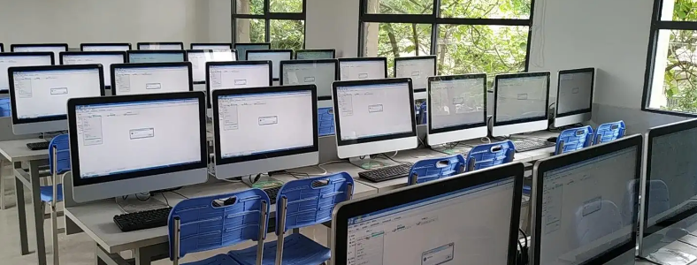 �����������ѵѧУ�ĸ���