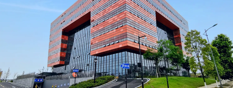 �ɶ���ѧ���Ϲ����о���