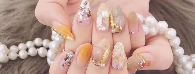 ѧ��ױ���׵�ѧУ�ĸ���