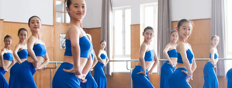 �տ��Ļ�300������ɶѧУ