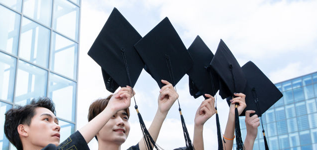 ѡ��ԺУʱ��ְ�о���������Ϊ�θ�׷������