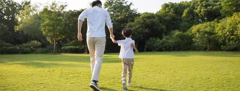 �ഺ���к������游ĸ��ô��