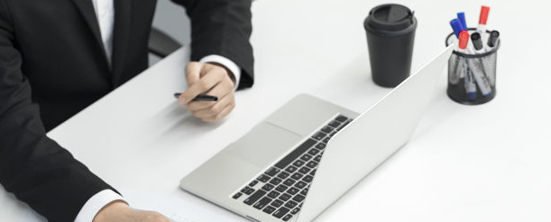 Ӣ����ѧ�ĸ�ѧУ�Լ۱����