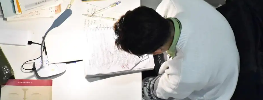 ʯ��ׯ��˼��ѵ��˼������ַ�����ʲô