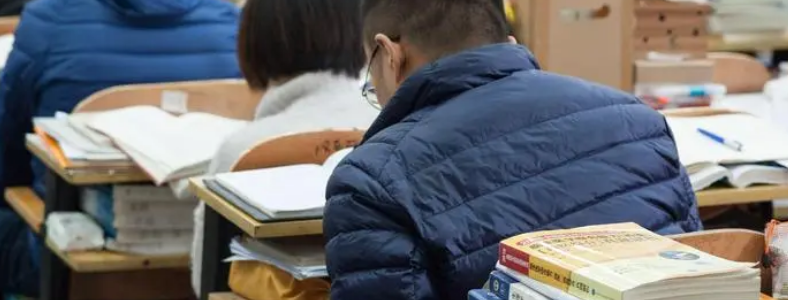 ���и����ڼ��·�