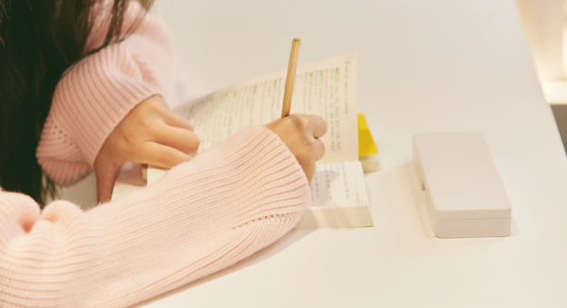 ͬ��ѧ����ְ�о��������е�Ӣ��������