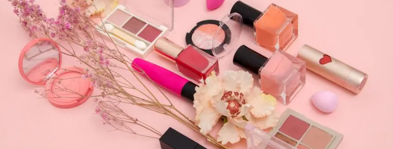 ����ѧ��ױ��ѵѧУ