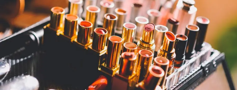 ���ﻯױ����ѧУ�ļҺ�