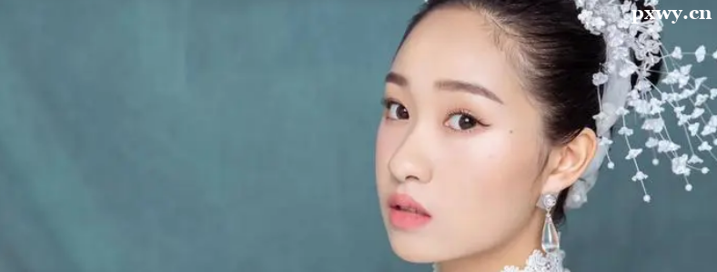 ѧ��ױȥ�ĸ�ѧУѧ��