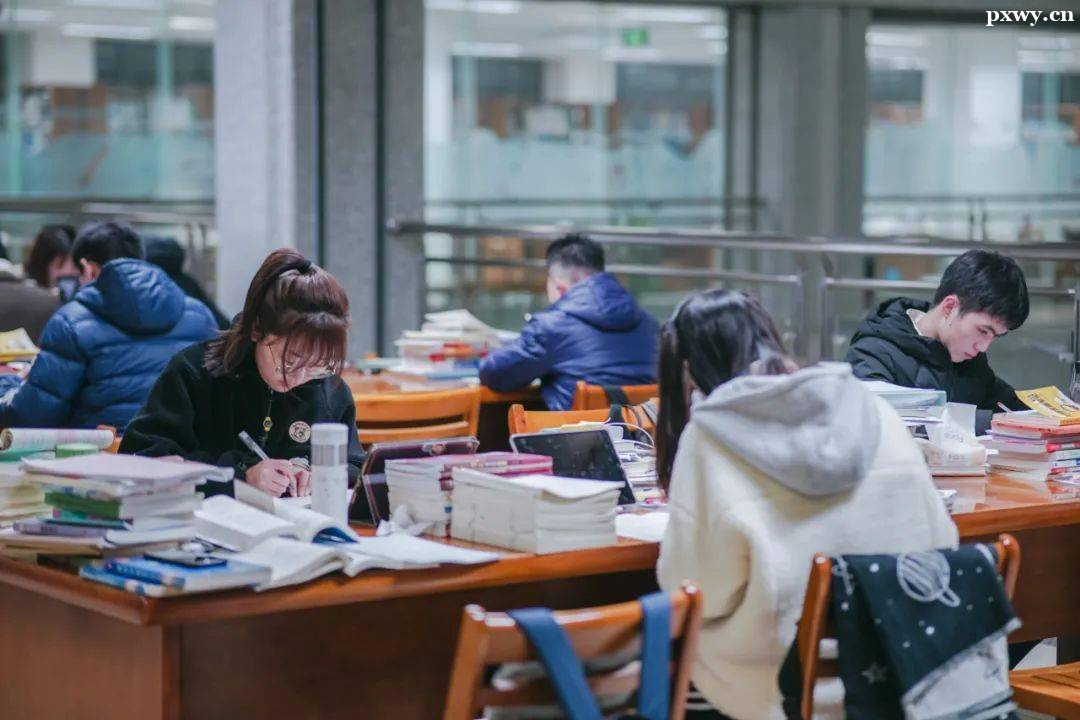 ������ѵ��