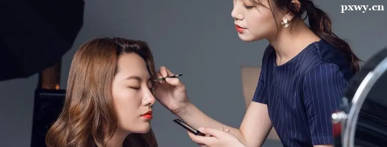 ѧ���׺�ѧ��ױ�ĸ�����ǰ;