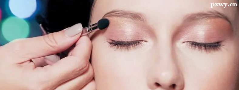 ���б�ҵ��ѧ��ױ��Ů��