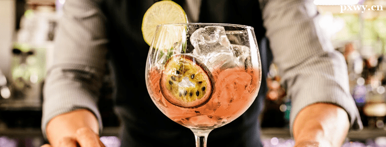 �����һ���ϸ�ĵ���ʦ