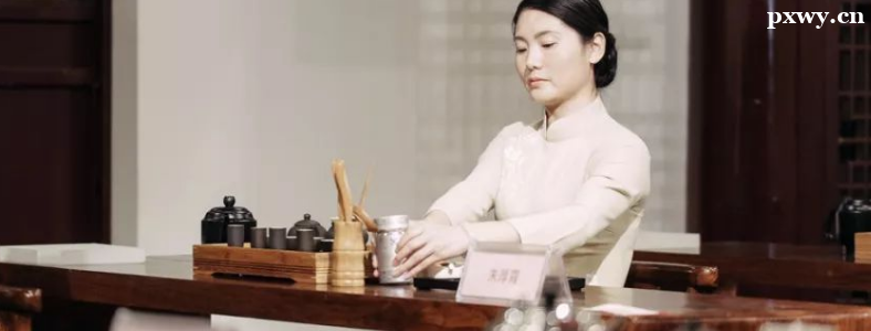 �Ϻ�ѧ������ѵ���ļҺ�