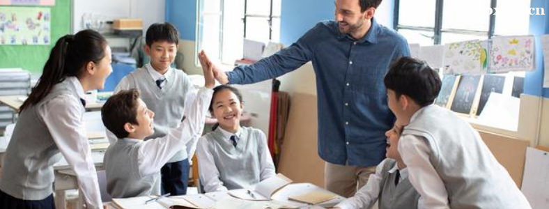 ����ѧУһ��ķ��ô�Ŷ���