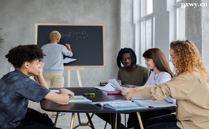 �����и���ѵѧУ��