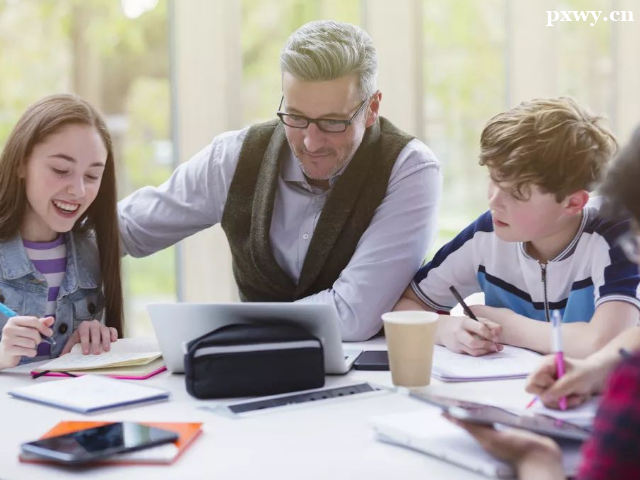 Ӣ���и�������ѵ�����Ǯ