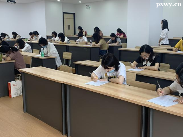 �ɶ��������ڸ���������Щ