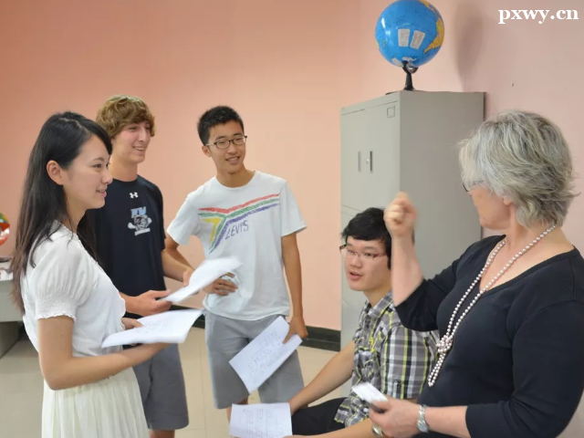 �����и���ѵ�ĸ��������Ա���