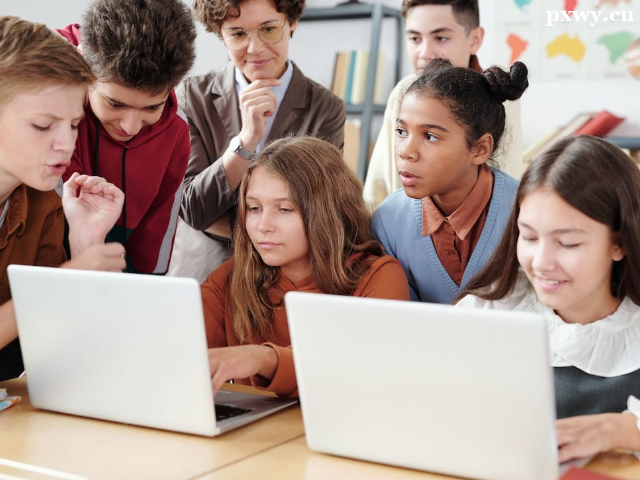 ���ڹ���ѧУ���������ļҺ�