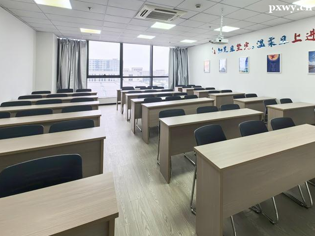 ���м���ѧУ�ͼ�ѵӪ�ĸ���