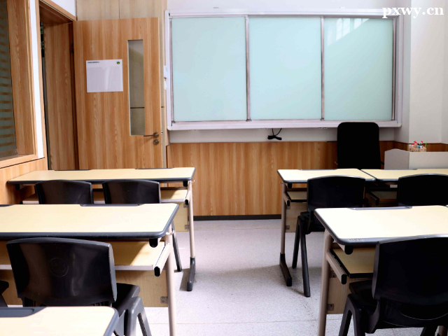 �Ϻ��߿���ѵ�����ļұȽϺ�