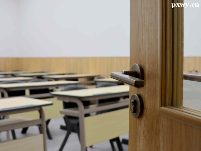 �Ϻ��߿���ѵ�����ļұȽϺ�