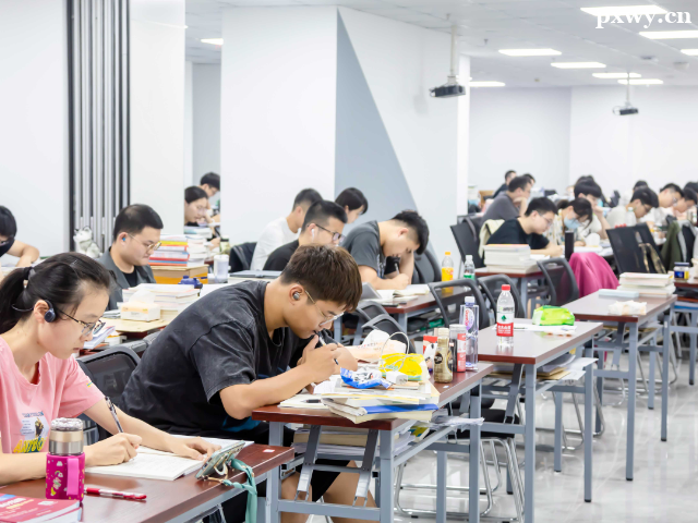 ��������������ڼ�ѵ�����ļҺ�